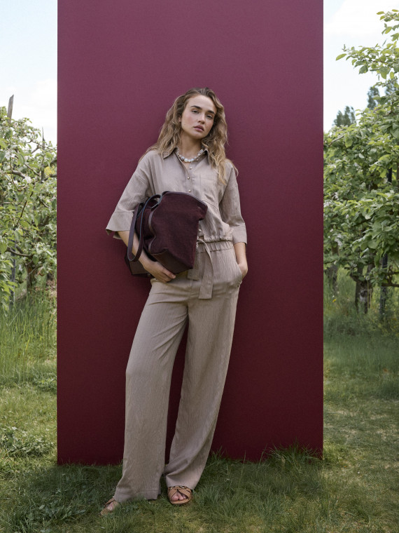 A burgundy natural leather shopper bag
