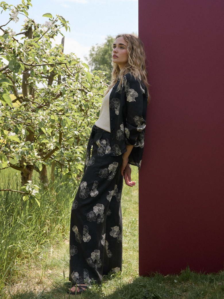 Floral-print linen trousers