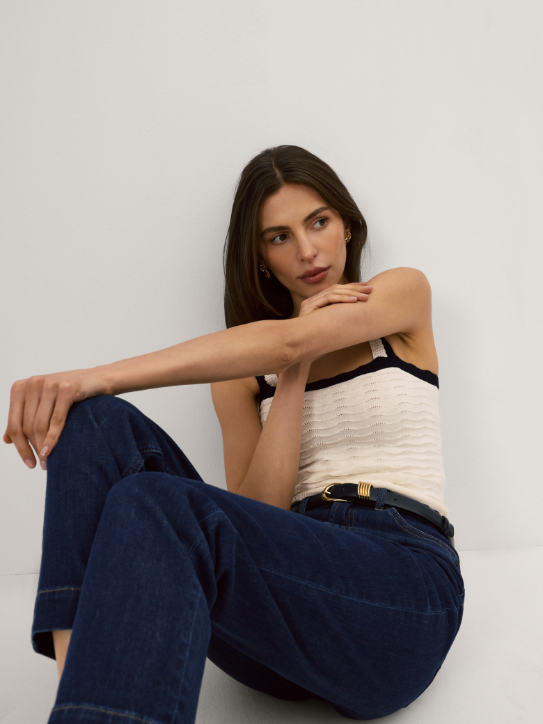 Navy blue cropped jeans