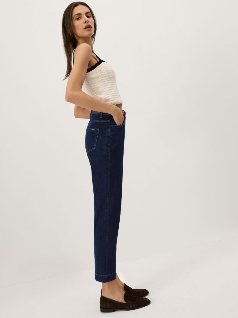 Navy blue cropped jeans