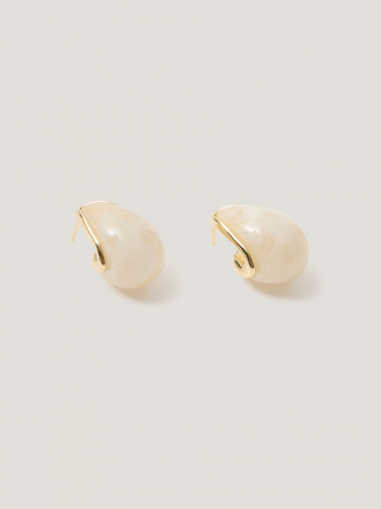 Elegant pearl earrings