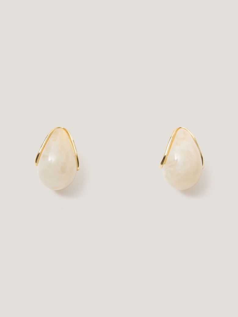 Elegant pearl earrings