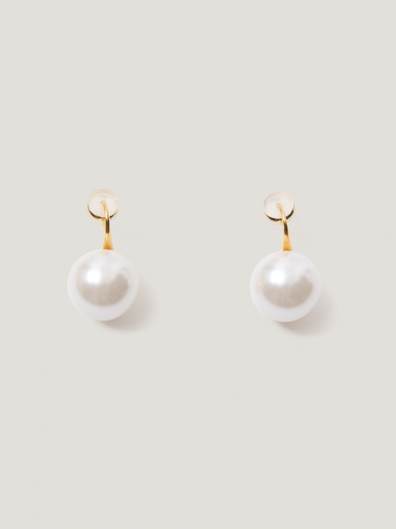 Elegant pearl earrings